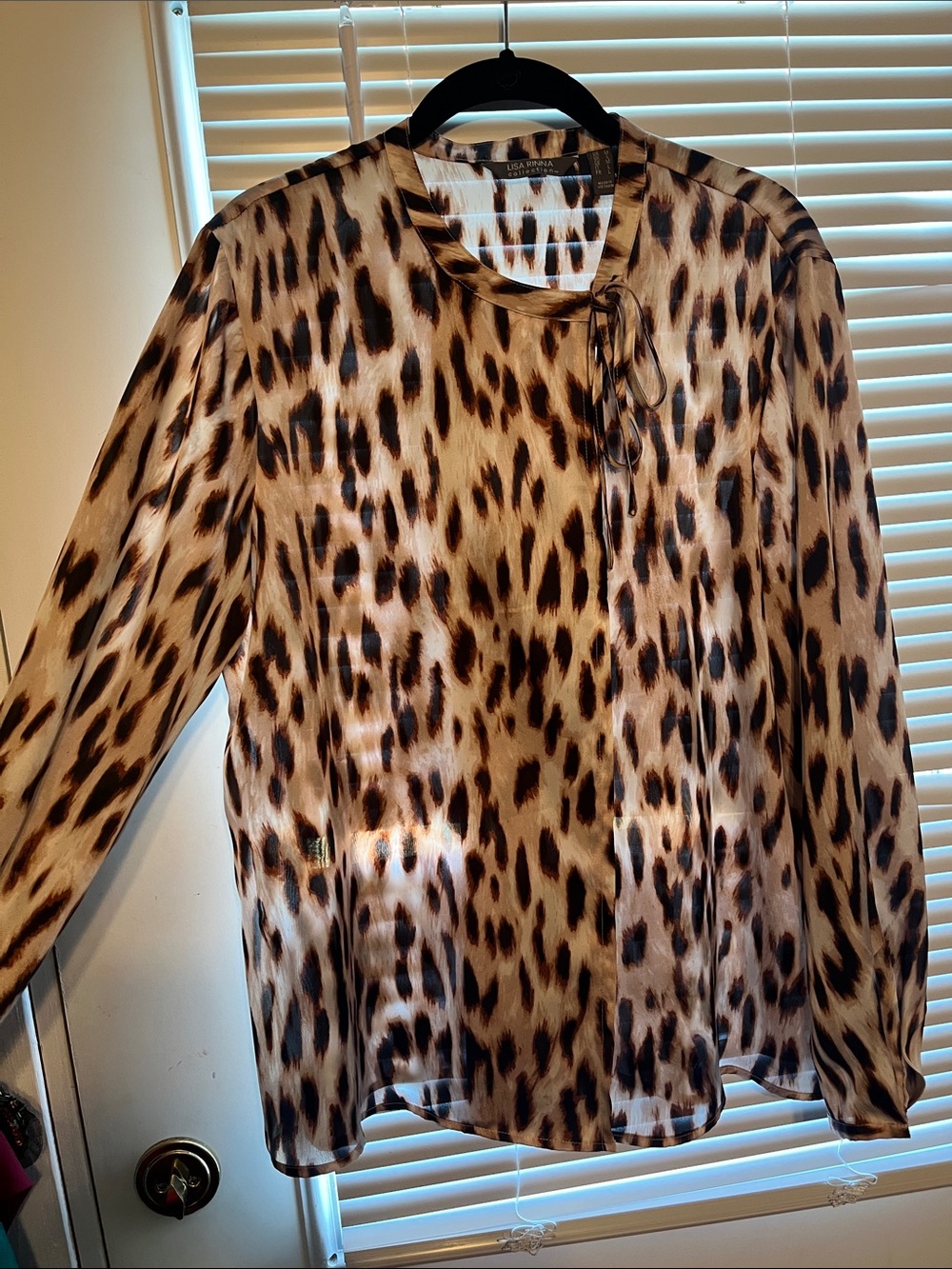 Lisa Rinna leopard top - Picture 5 of 5